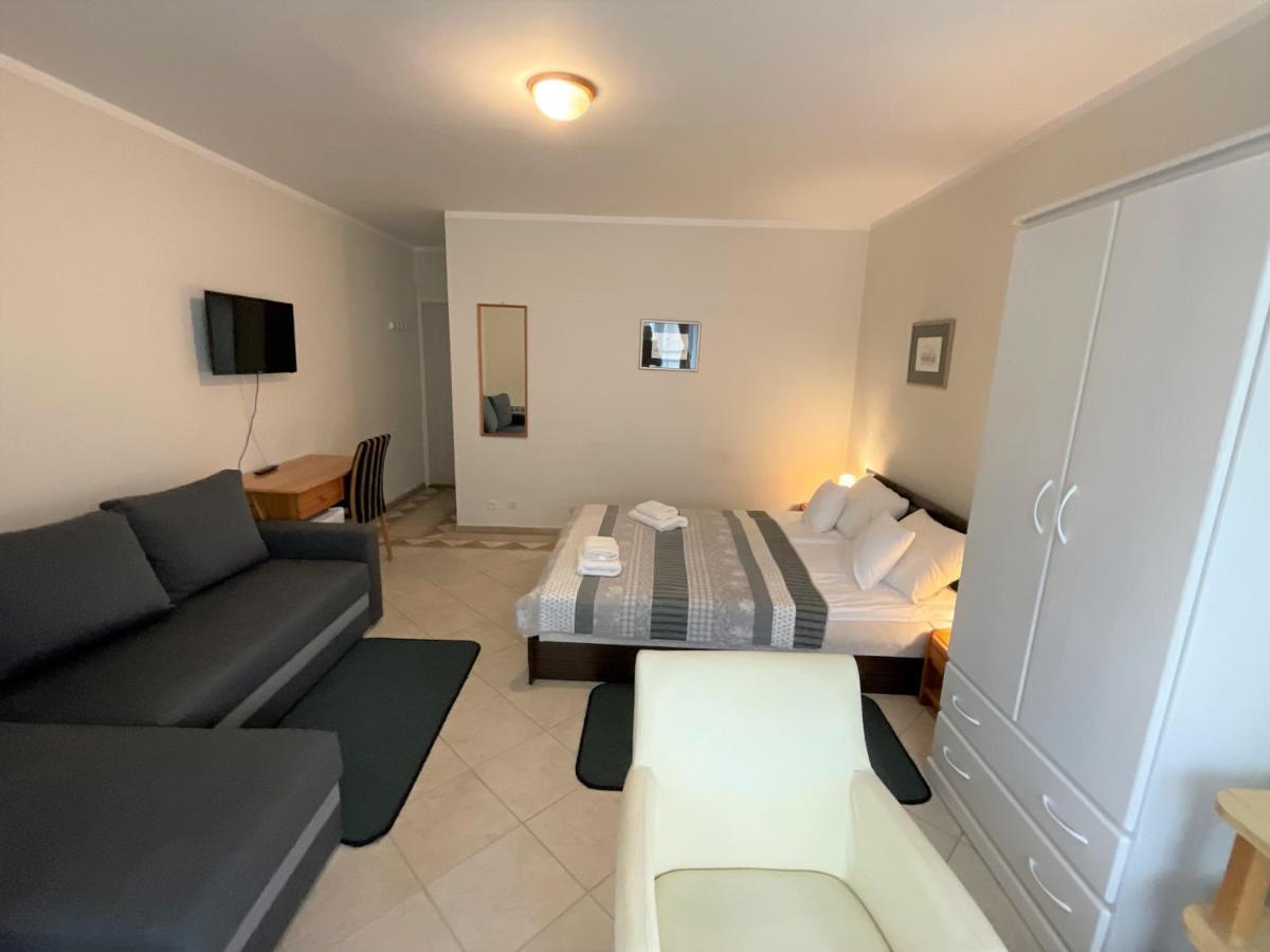Gosciniec Jantar Hotel Гижицко Екстериор снимка