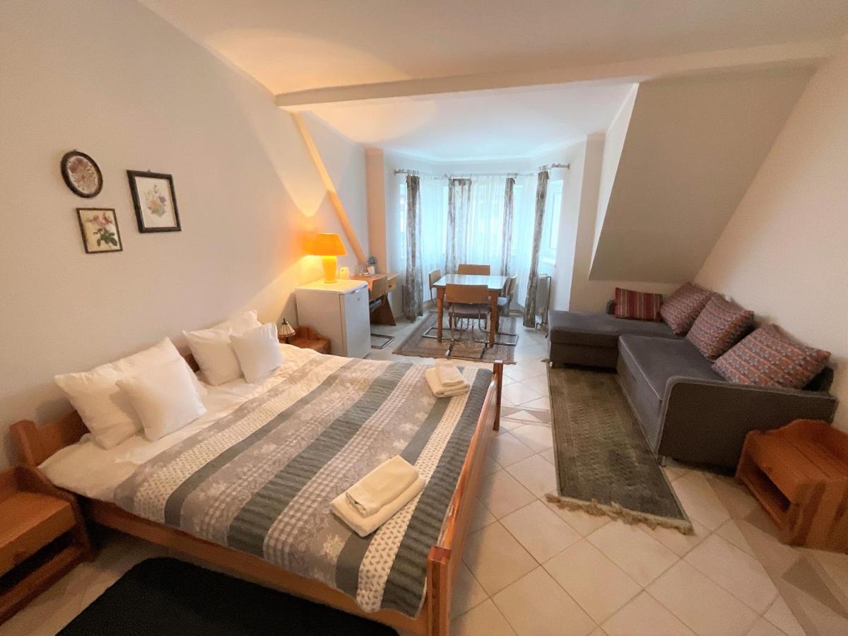 Gosciniec Jantar Hotel Гижицко Екстериор снимка
