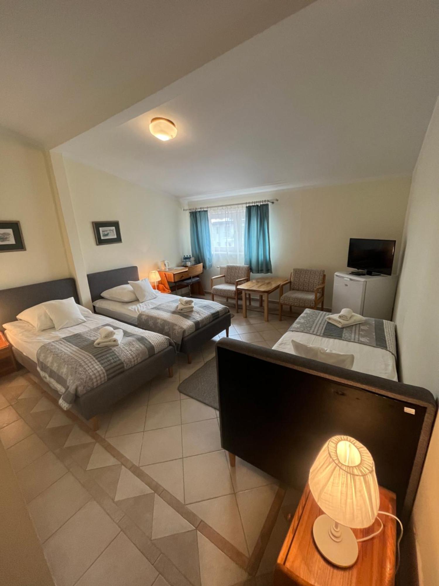 Gosciniec Jantar Hotel Гижицко Екстериор снимка