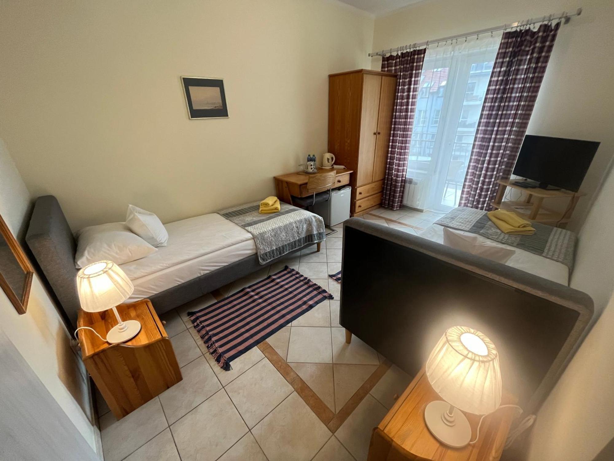 Gosciniec Jantar Hotel Гижицко Екстериор снимка