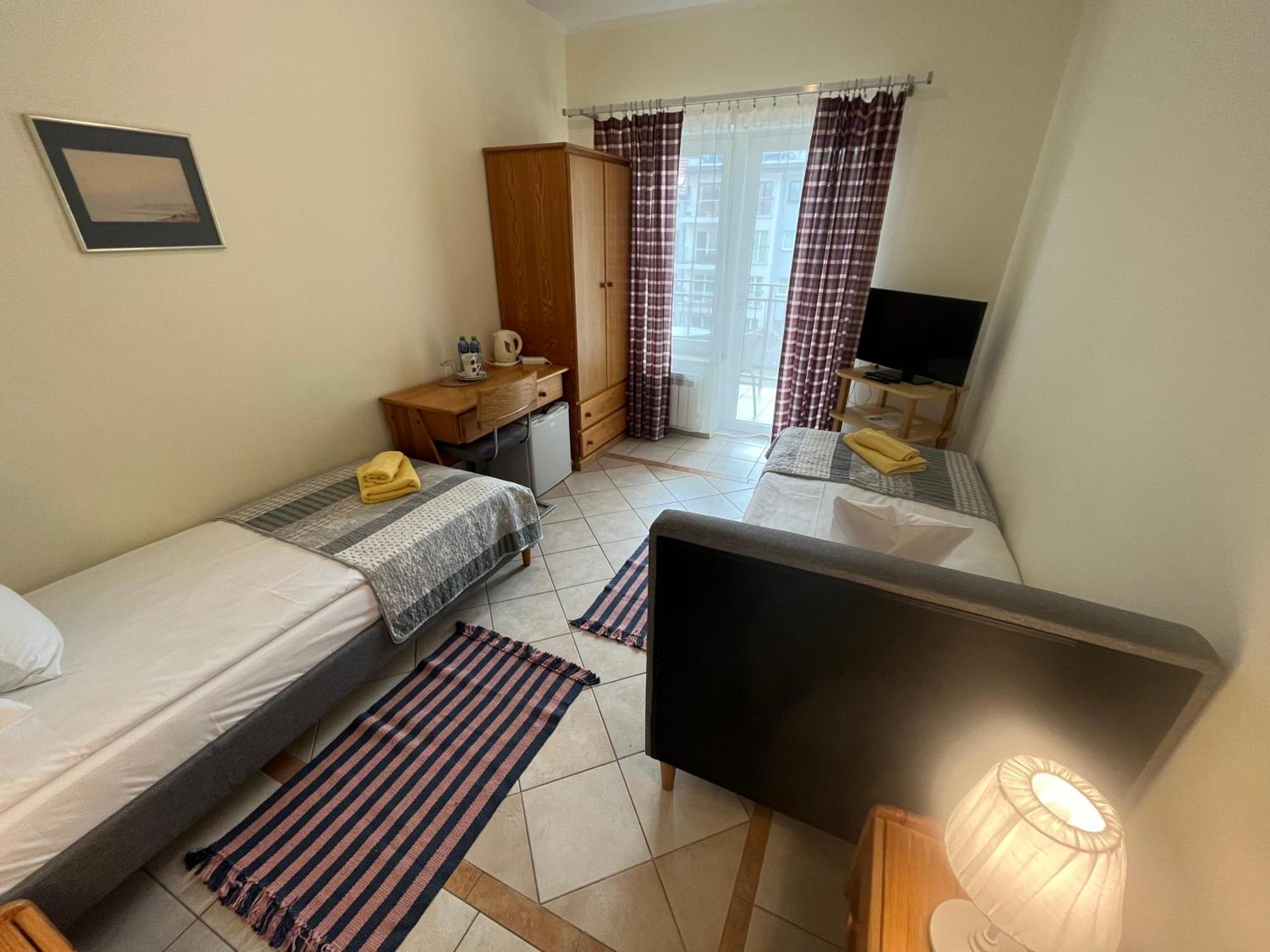 Gosciniec Jantar Hotel Гижицко Екстериор снимка