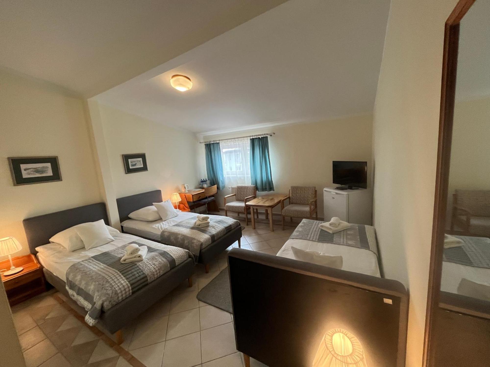 Gosciniec Jantar Hotel Гижицко Екстериор снимка