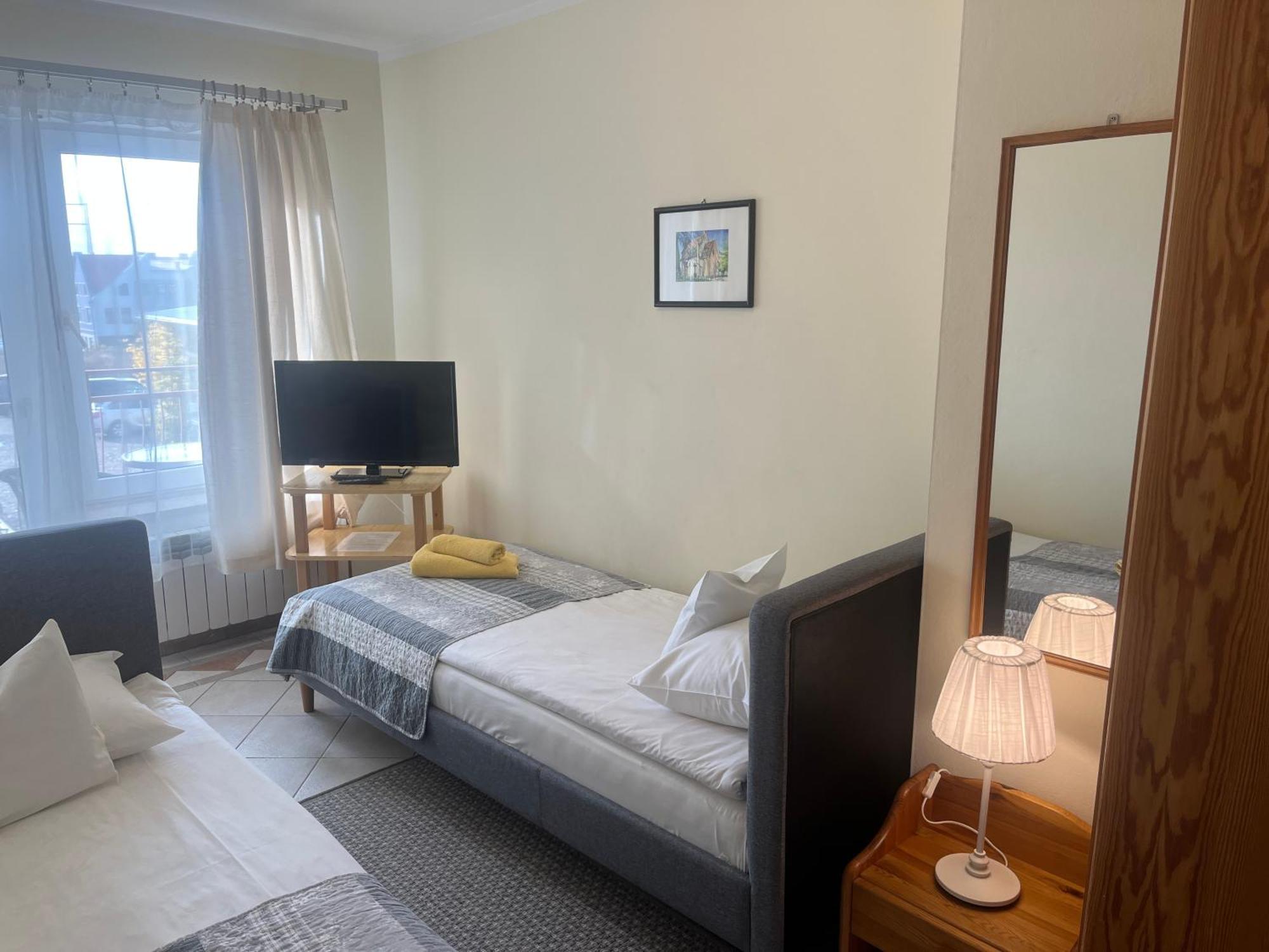 Gosciniec Jantar Hotel Гижицко Екстериор снимка