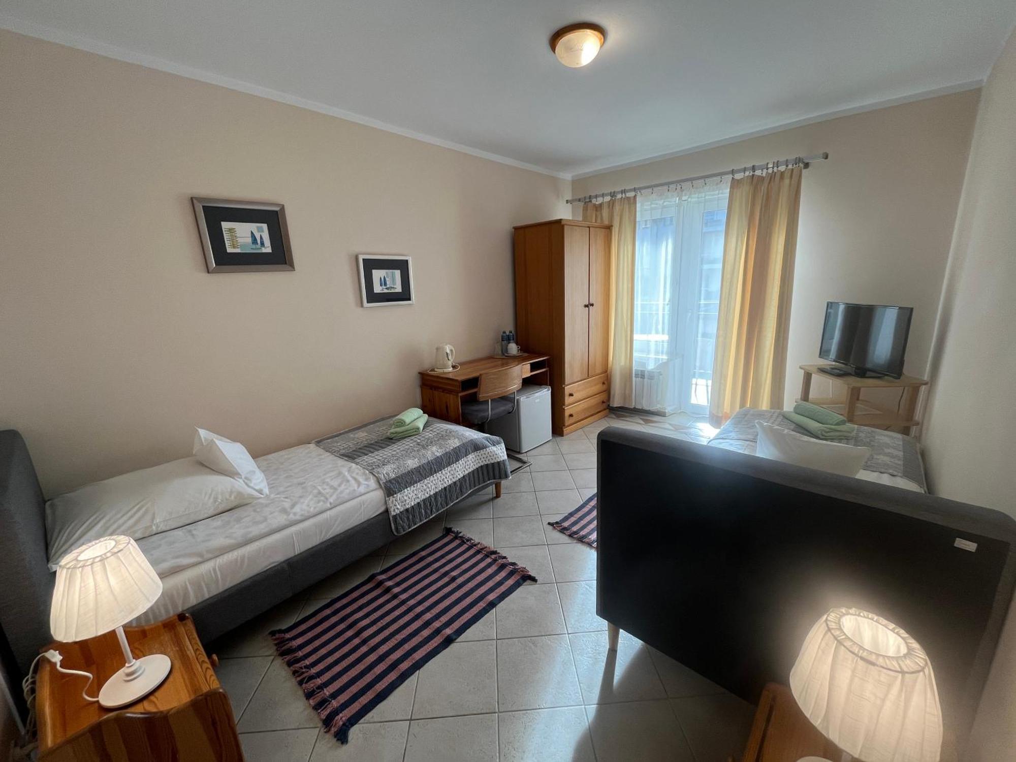 Gosciniec Jantar Hotel Гижицко Екстериор снимка