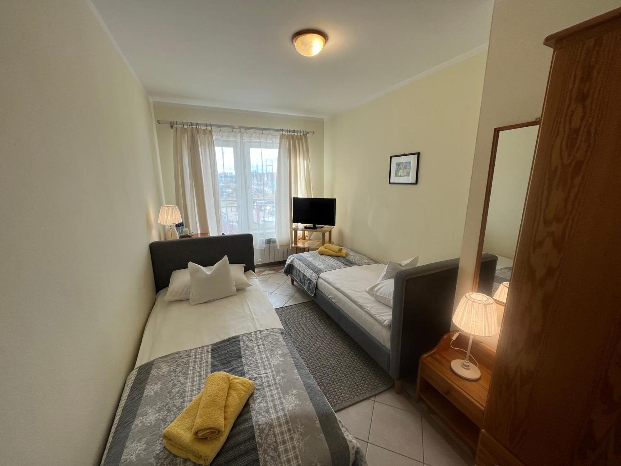 Gosciniec Jantar Hotel Гижицко Екстериор снимка