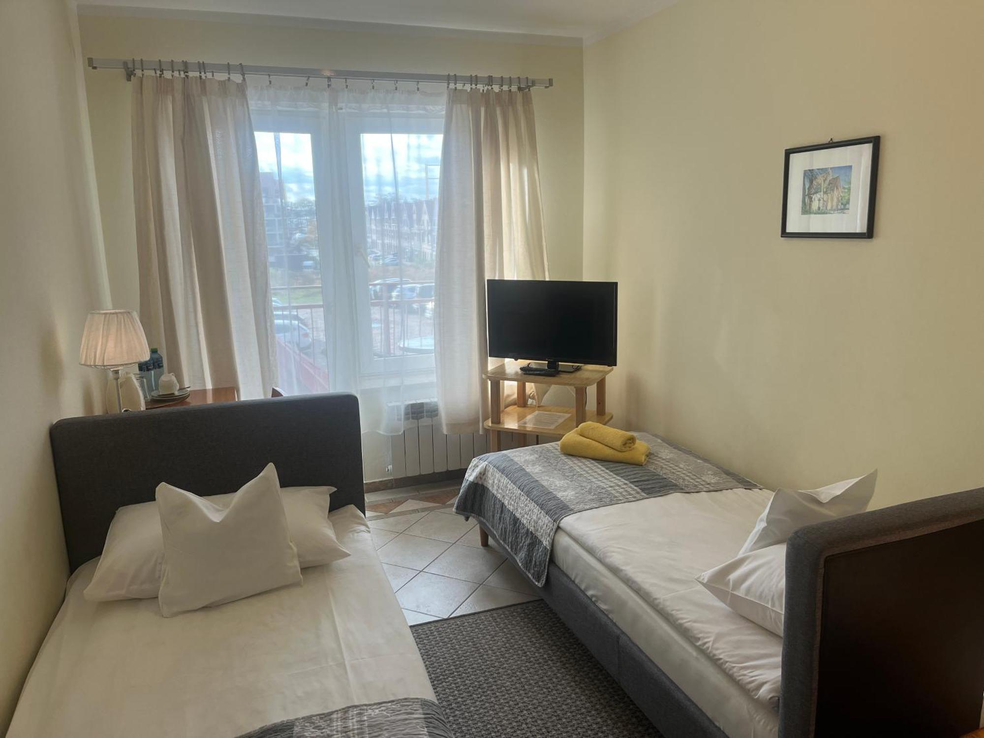 Gosciniec Jantar Hotel Гижицко Екстериор снимка