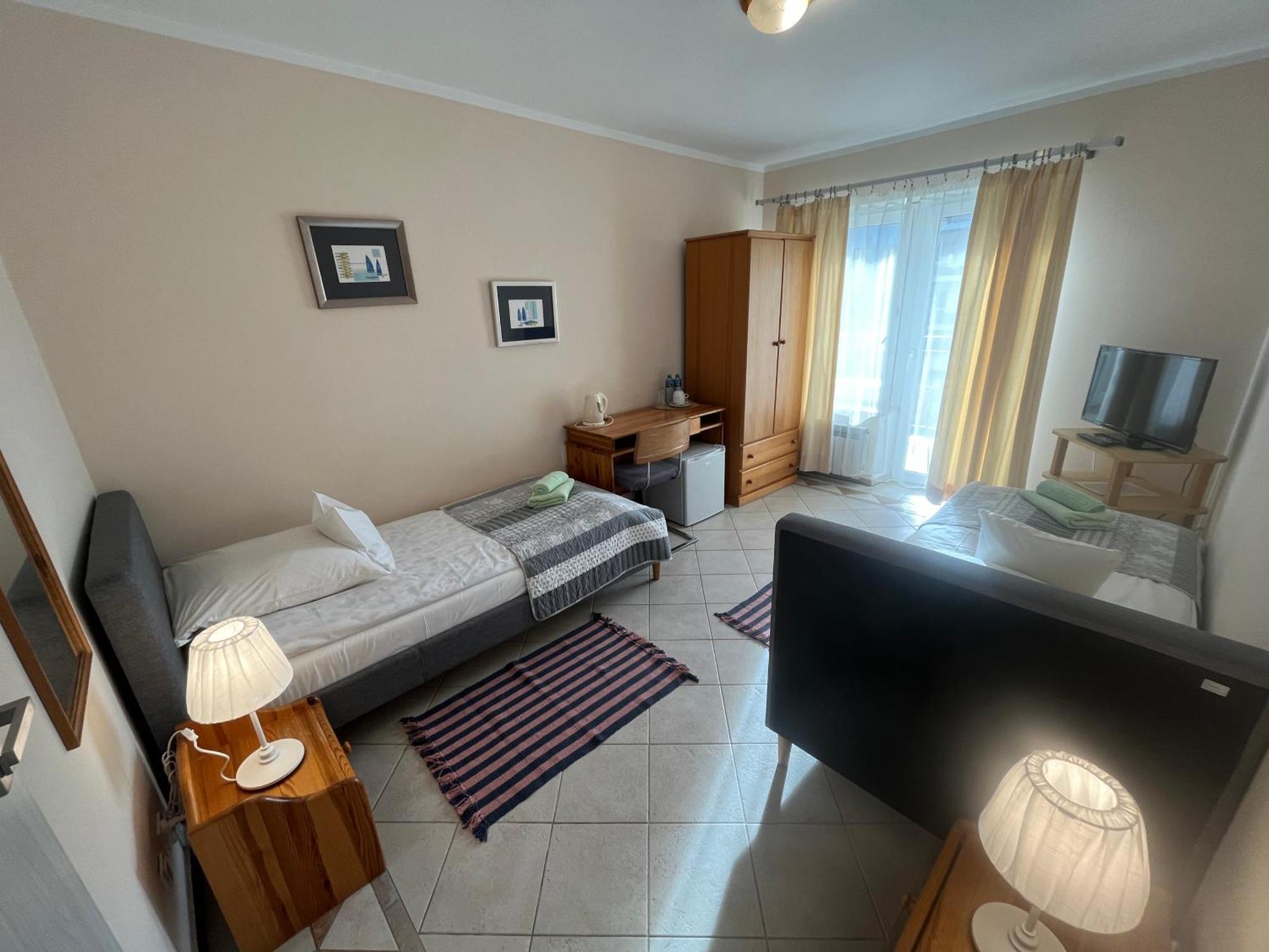 Gosciniec Jantar Hotel Гижицко Екстериор снимка