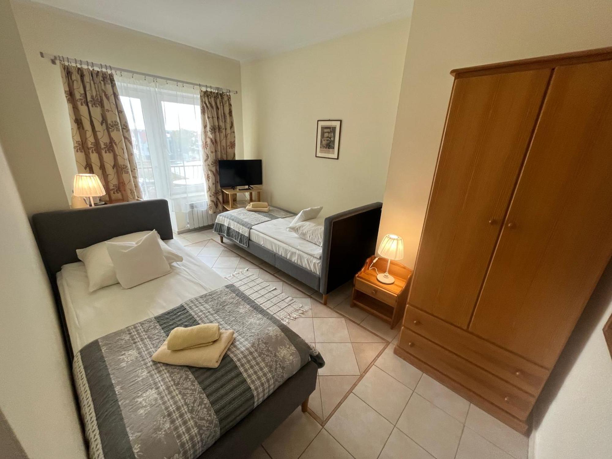 Gosciniec Jantar Hotel Гижицко Екстериор снимка